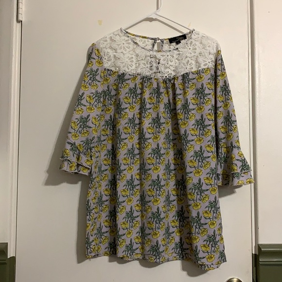 Suzanne Betro Tops - 3/4 Sleeve Yellow Flower and Lace Top